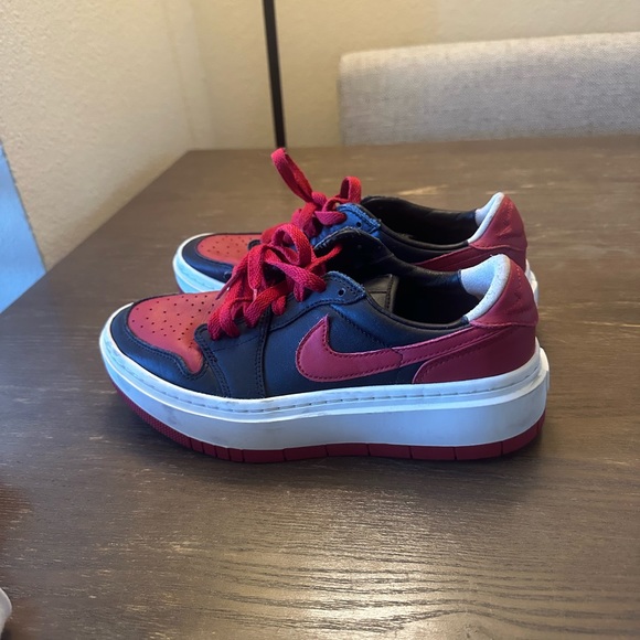 Nike - Picture 3 of 3